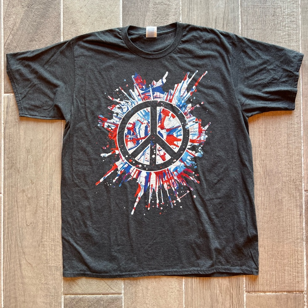 Port & Co size XL peace Fourth of July t-shirt!
